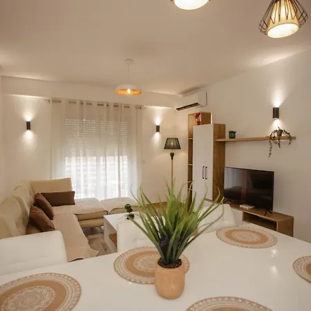 446 Luxury Center *