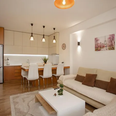 446 Luxury Center