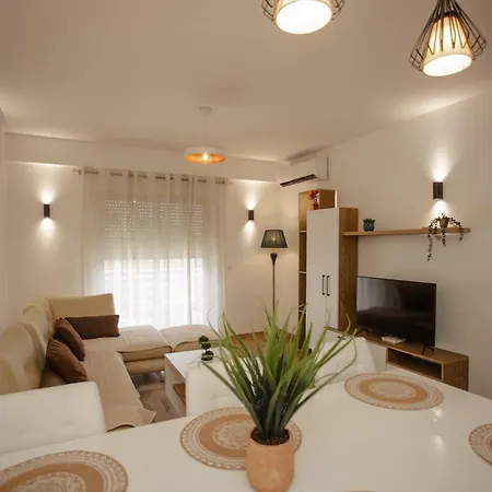446 Luxury Center *