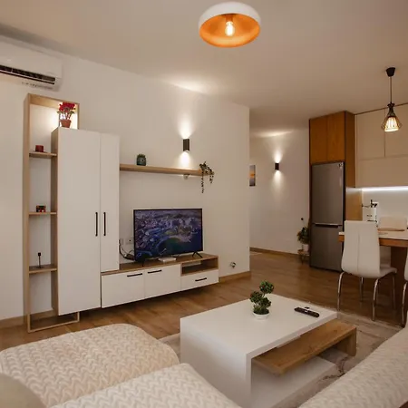 446 Luxury Center