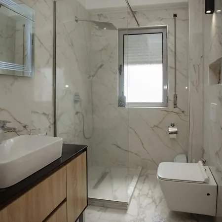 446 Luxury Center *